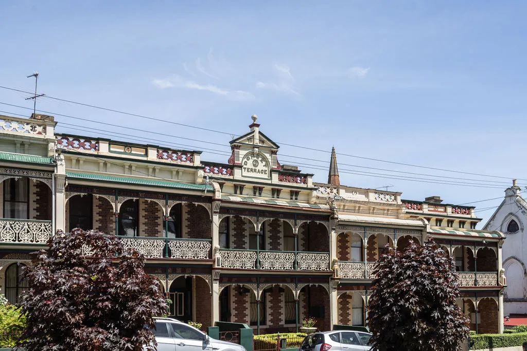 Architecture & Streetscapes 