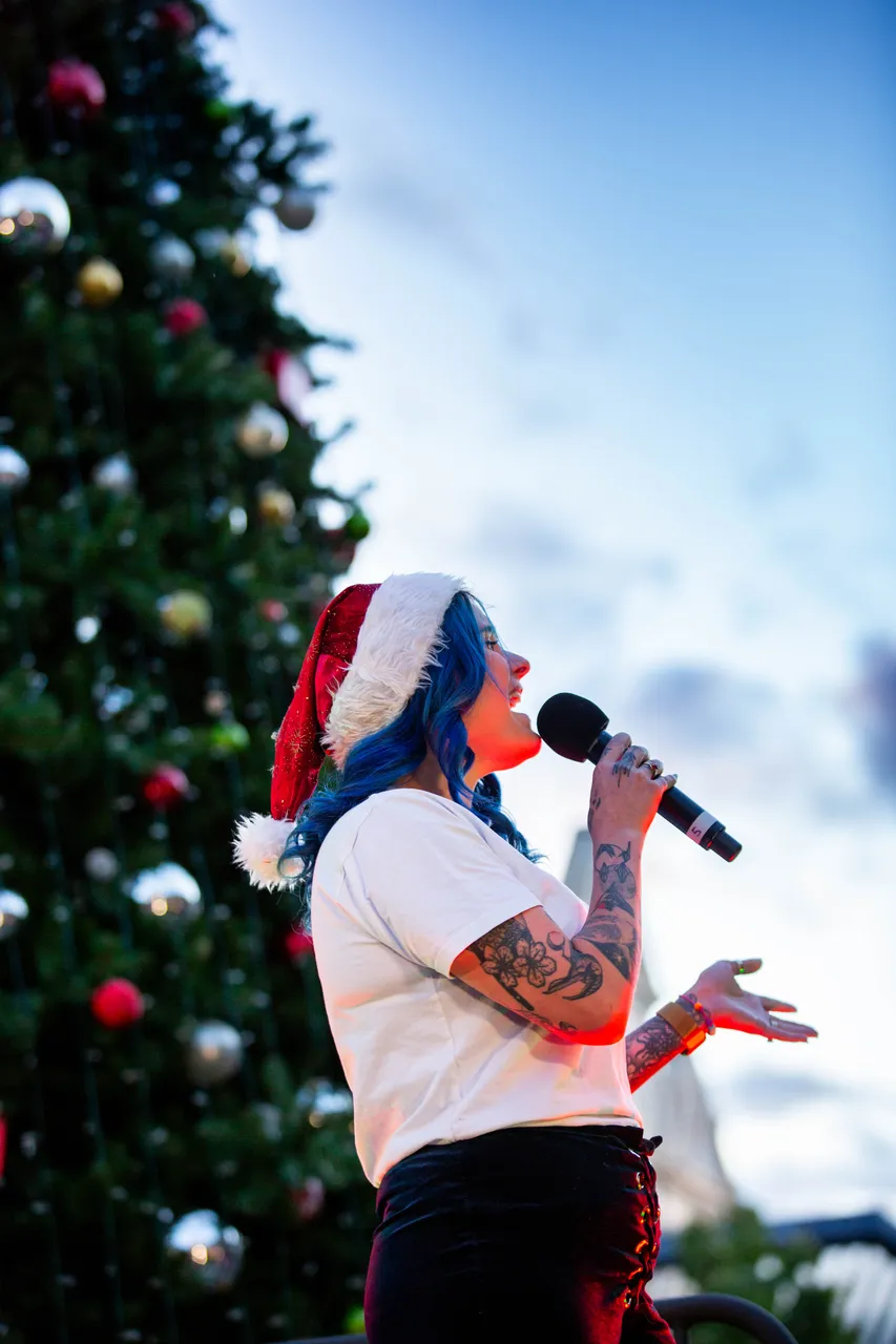 LightingoftheTree2025-60