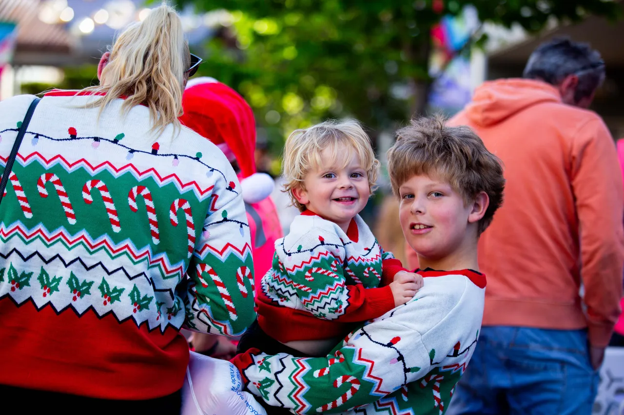 LightingoftheTree2025-36