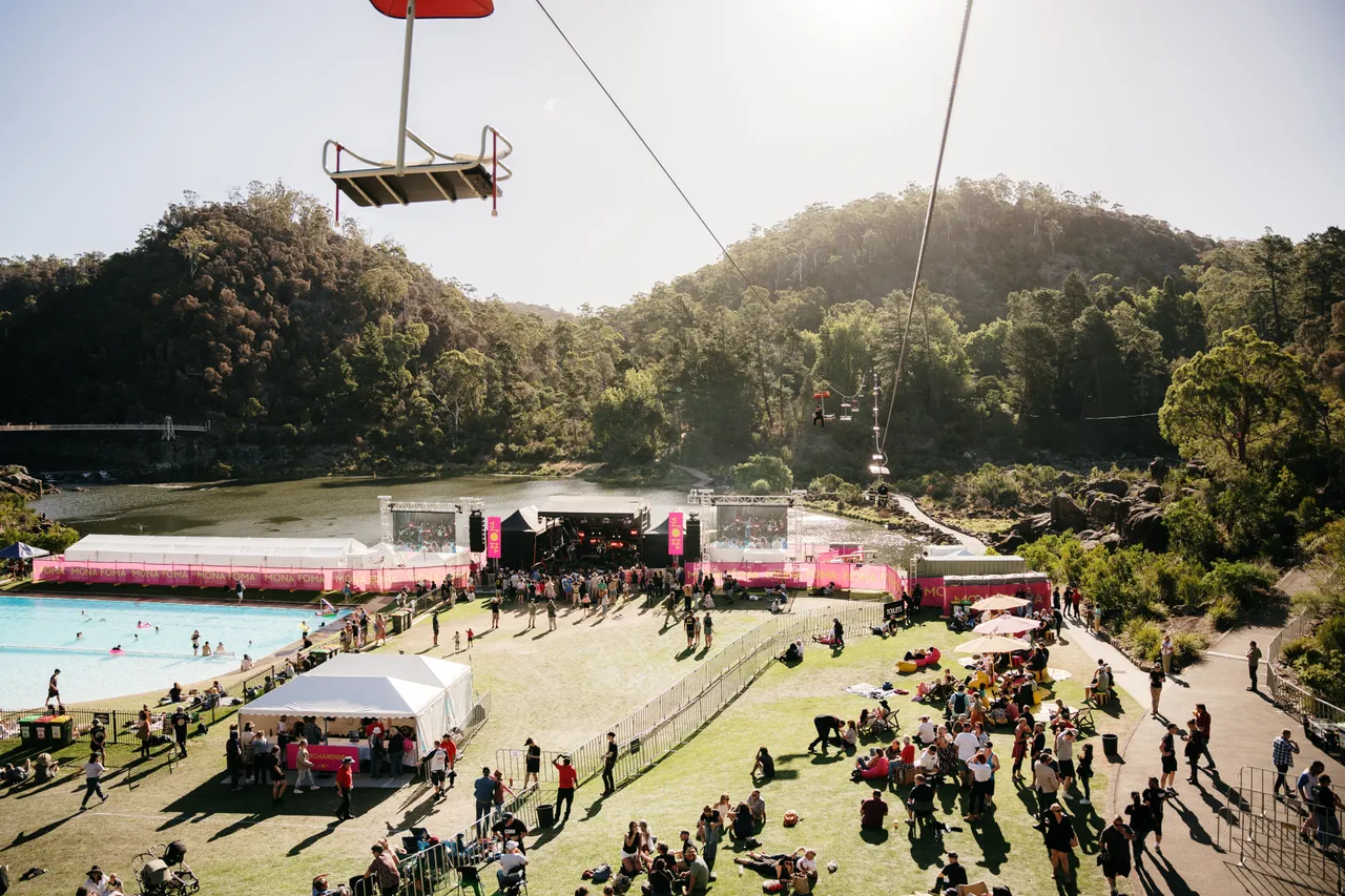 Festivals & Events (137)