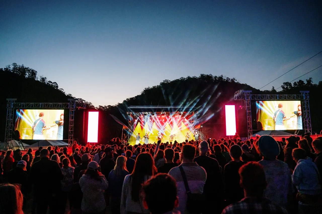 Festivals & Events (186)