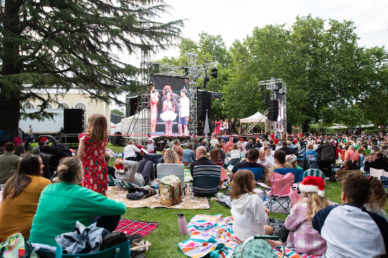 Carols by Candlelight  (40)