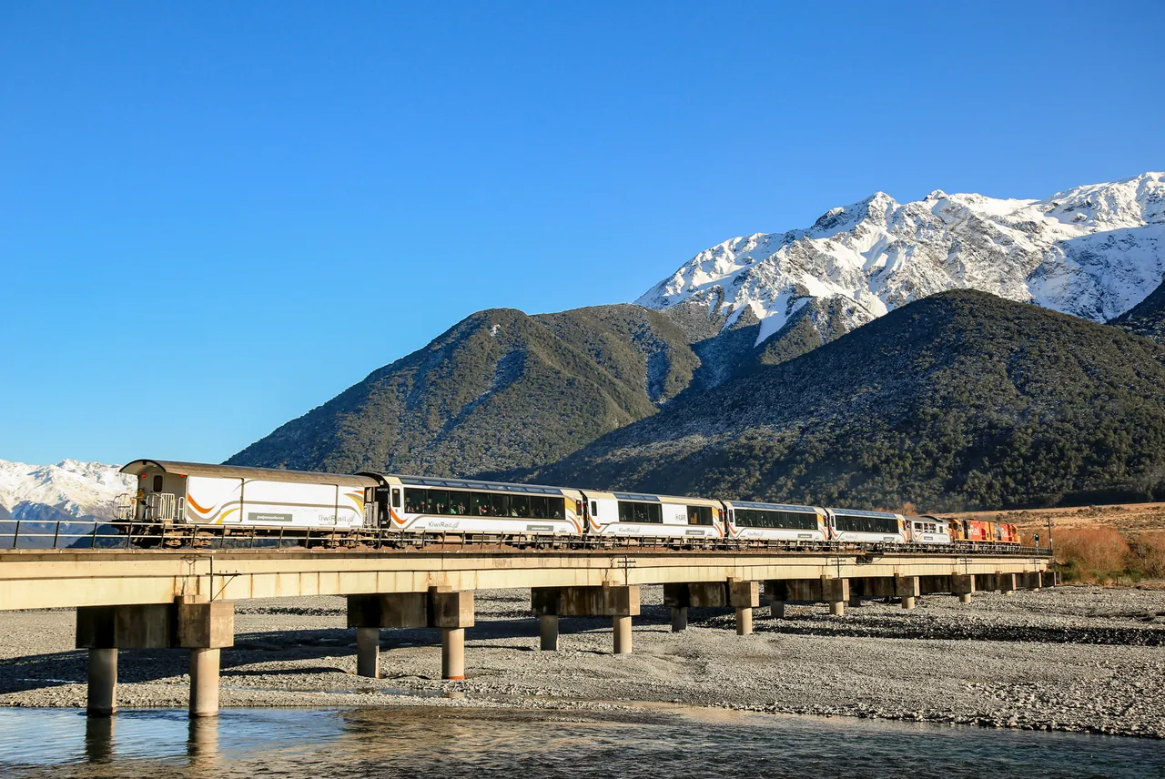 TranzAlpine crossing the Waimakariri River