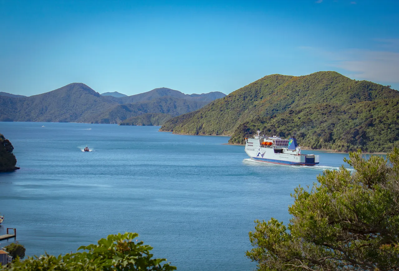 Scenery - Blue-sky sailing