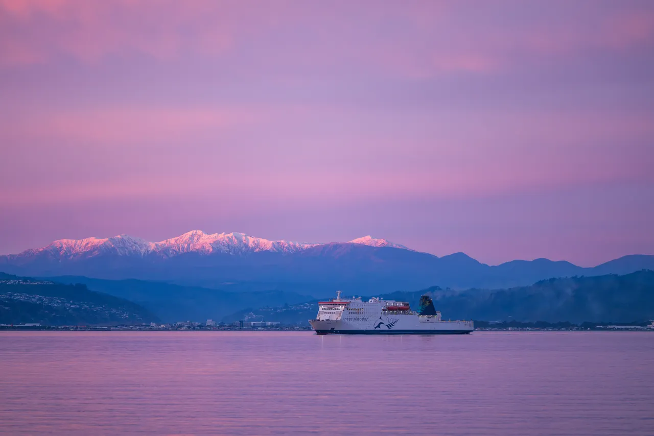 Kaitaki ferry sailing onto Wellington