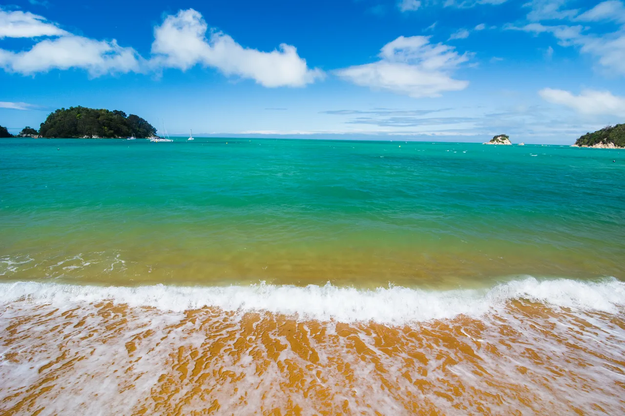 Waves at Kaiteriteri Beach