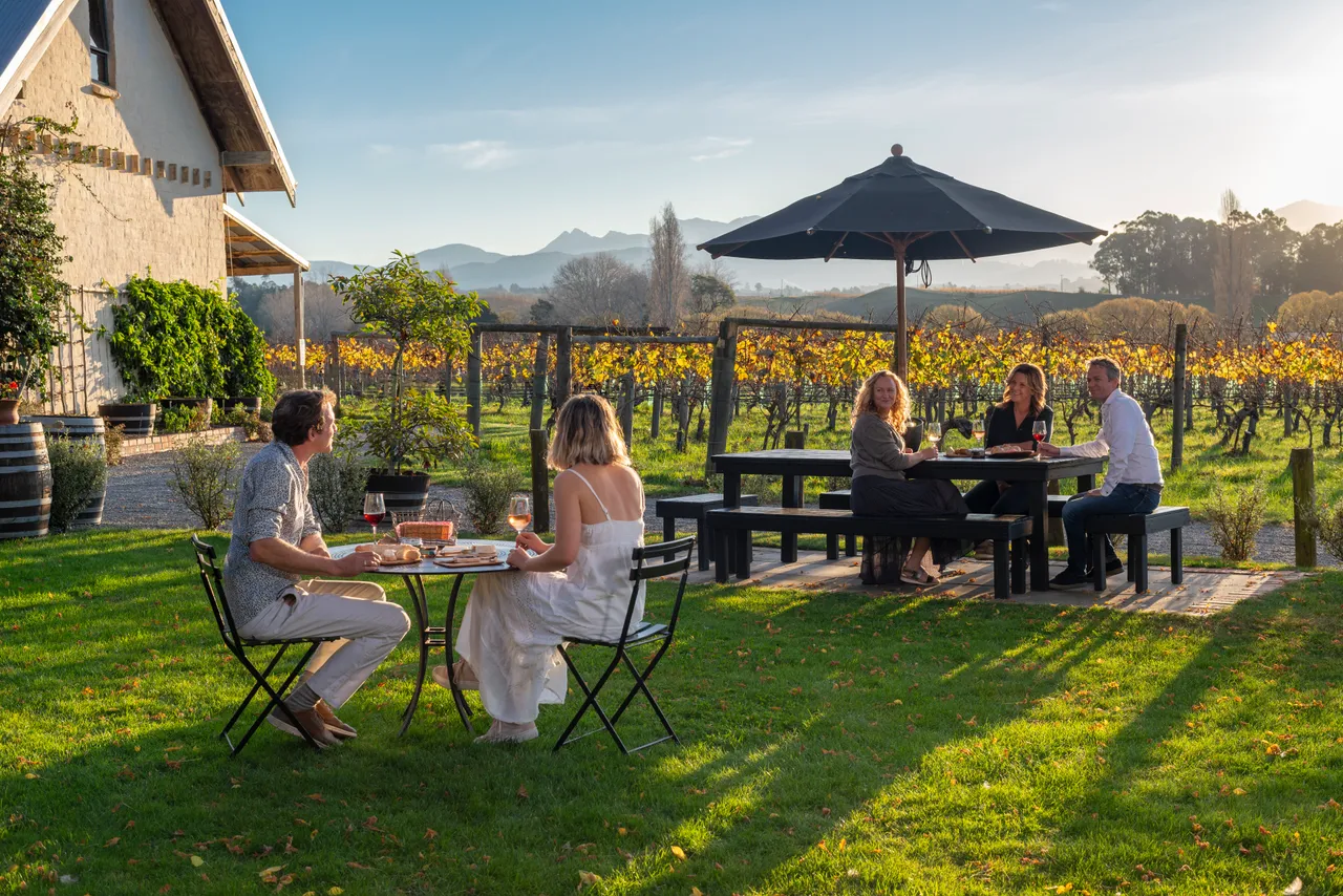 Dining at Neudorf Vineyard