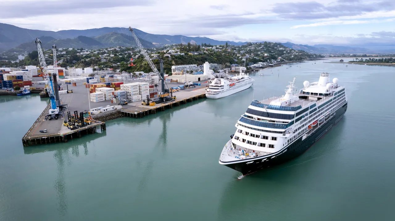 Port Nelson Cruise Ship - Nelson Regional Development Agency - by Tim Cuff
