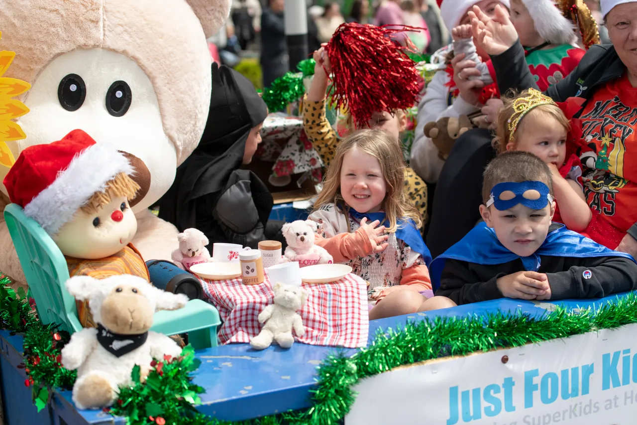 Christmas Carnival & Santa Parade 2023
