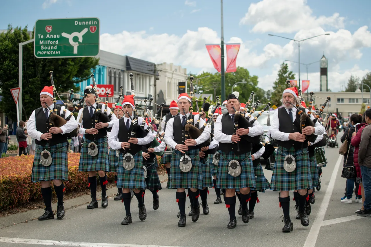 Christmas Carnival & Santa Parade 2023