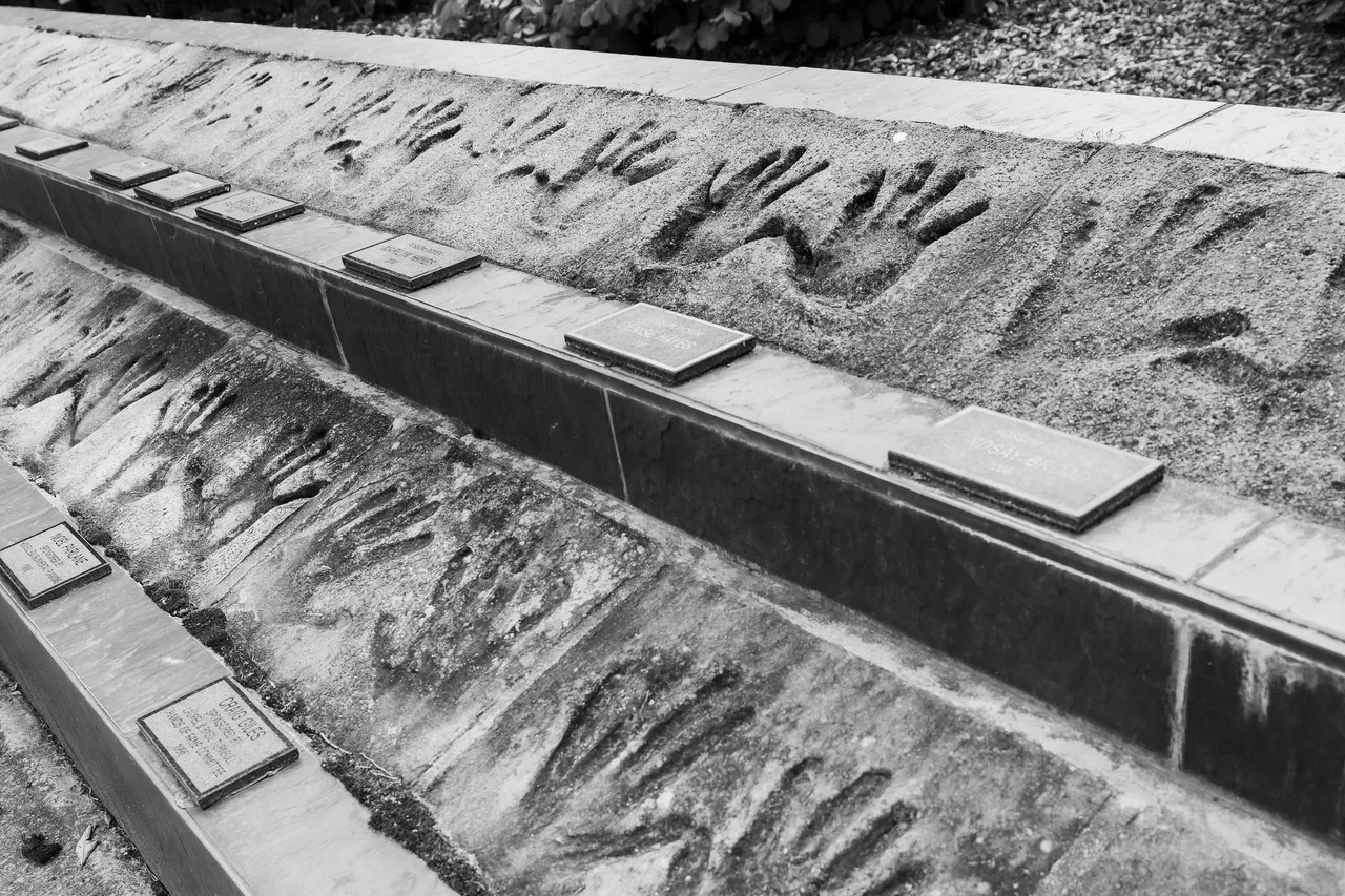 Hands of Fame Statue