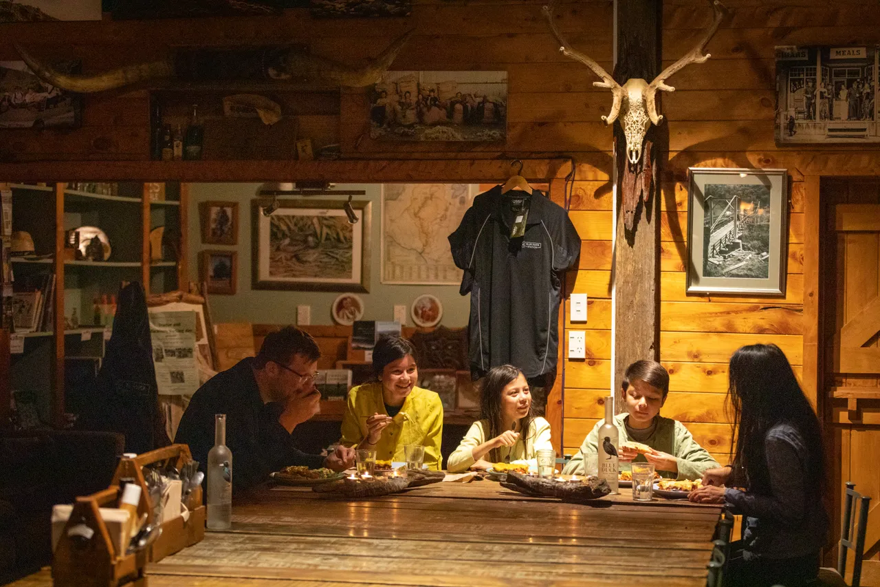 Family dining at Blue Duck Statiom
