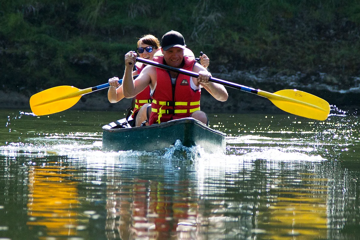 Freedom_canoe_the_Whanganui_River.jpg