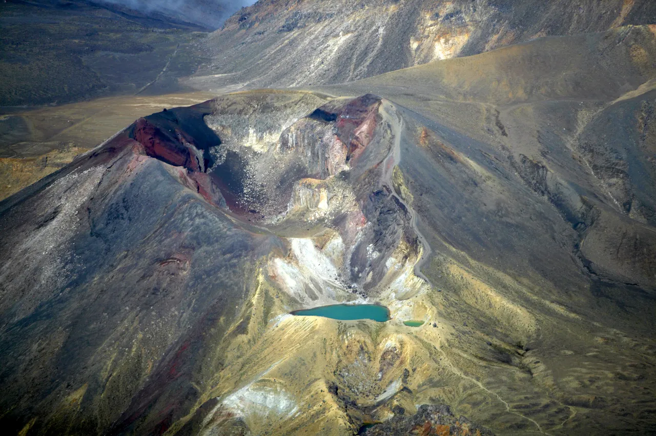 Aerial_View_of_Tongariro_Alpine_Crossing_1.jpg