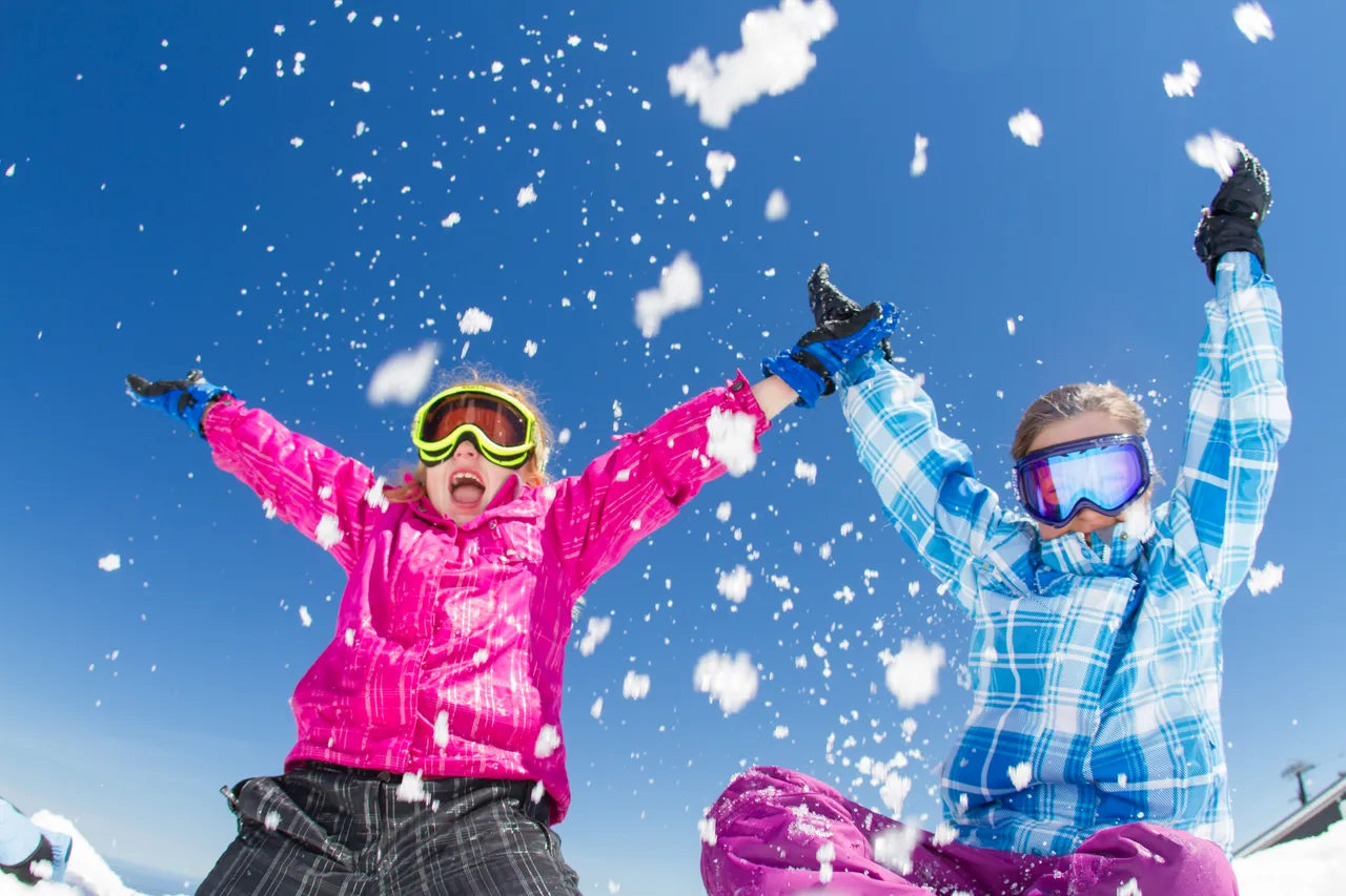 Family playing in Snow - Mt Ruapehu