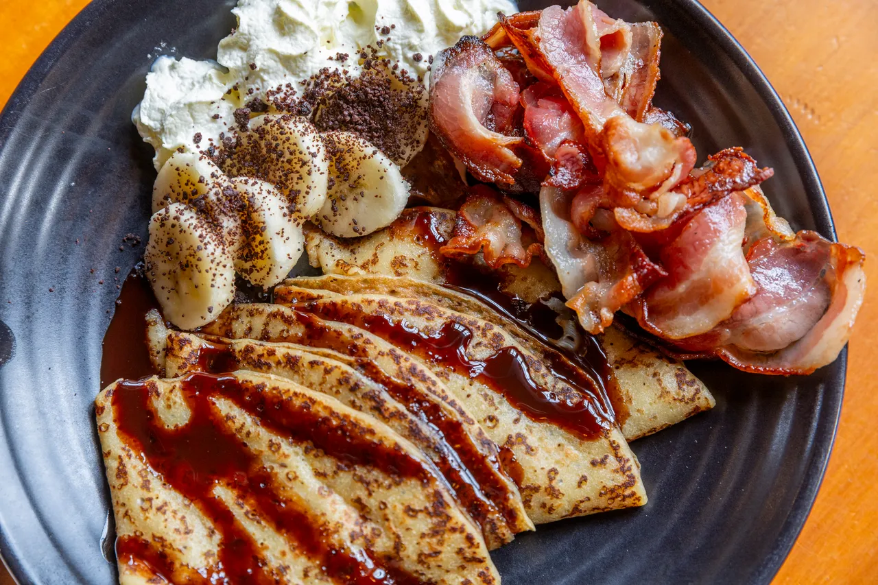 Breakfast at The Powderhorn Chateau