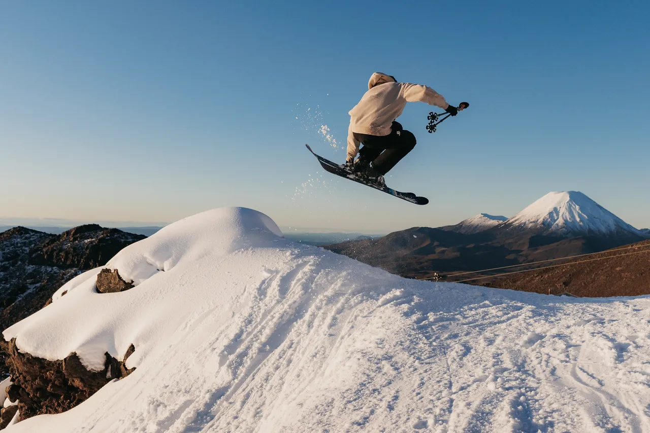 Skiier doing a trick on Whakapapa Ski Area