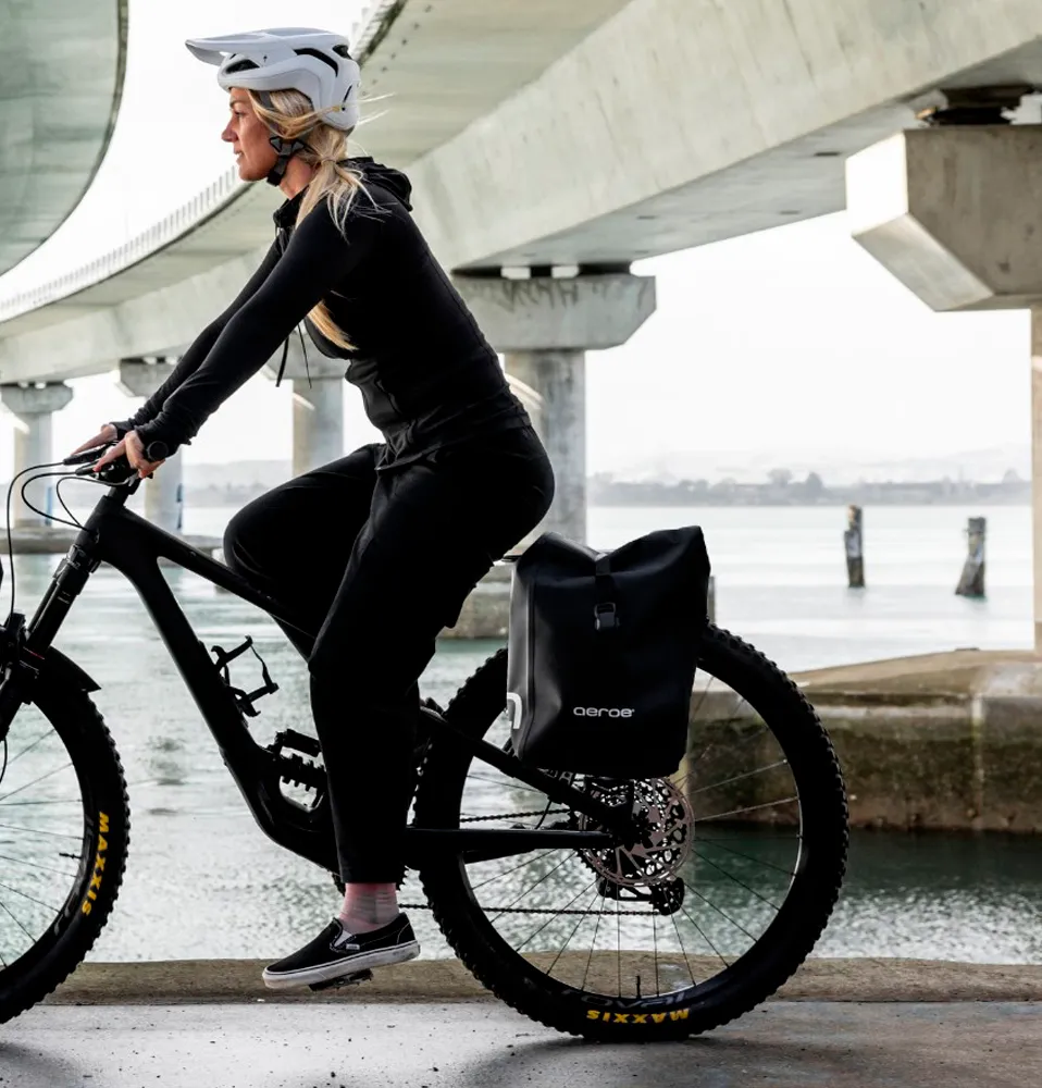 Spider Pannier Rack EMTB pannier lifestyle coropped