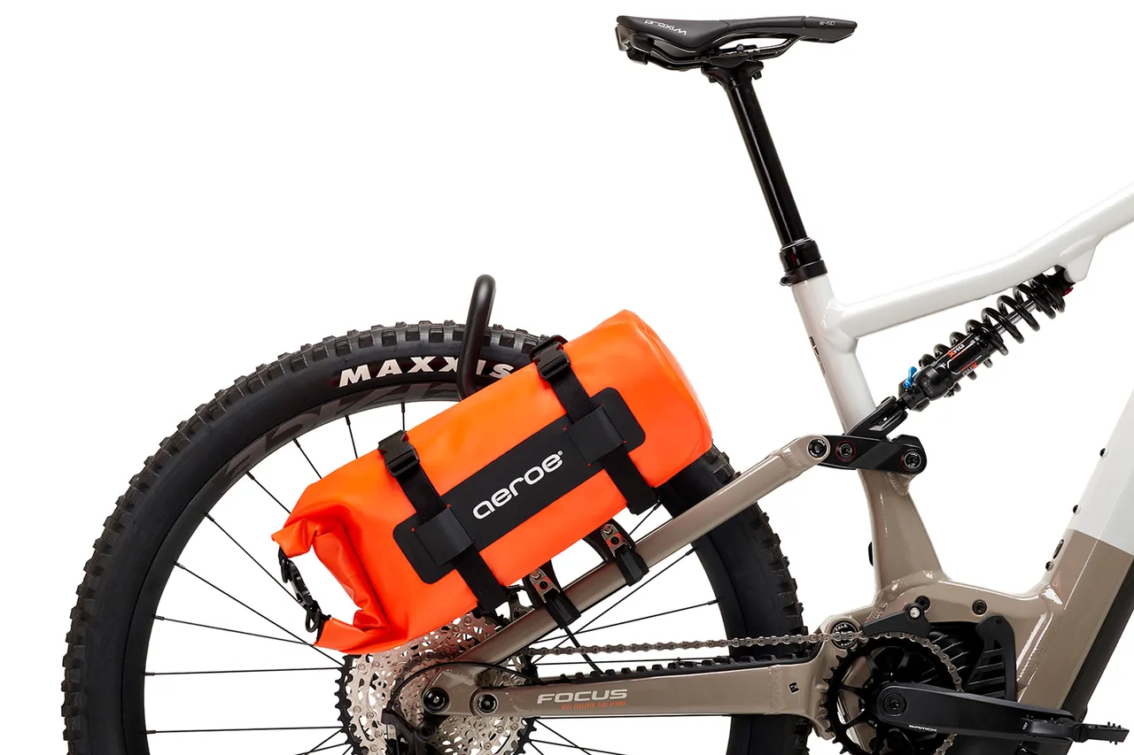 heavy-duty-dry-bag-8l-spider-rear-rack