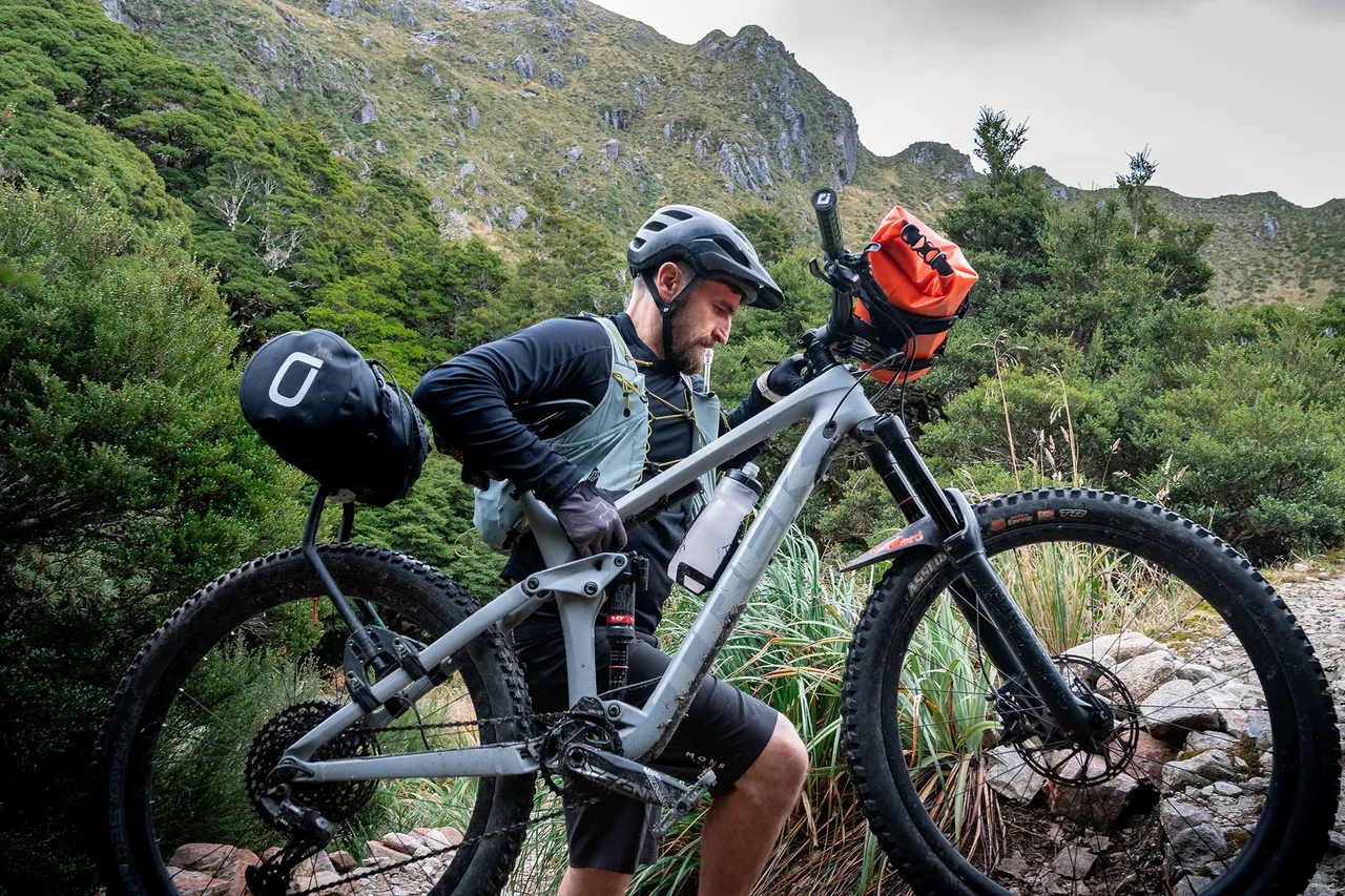 Handlbar Cradle Bikepacking