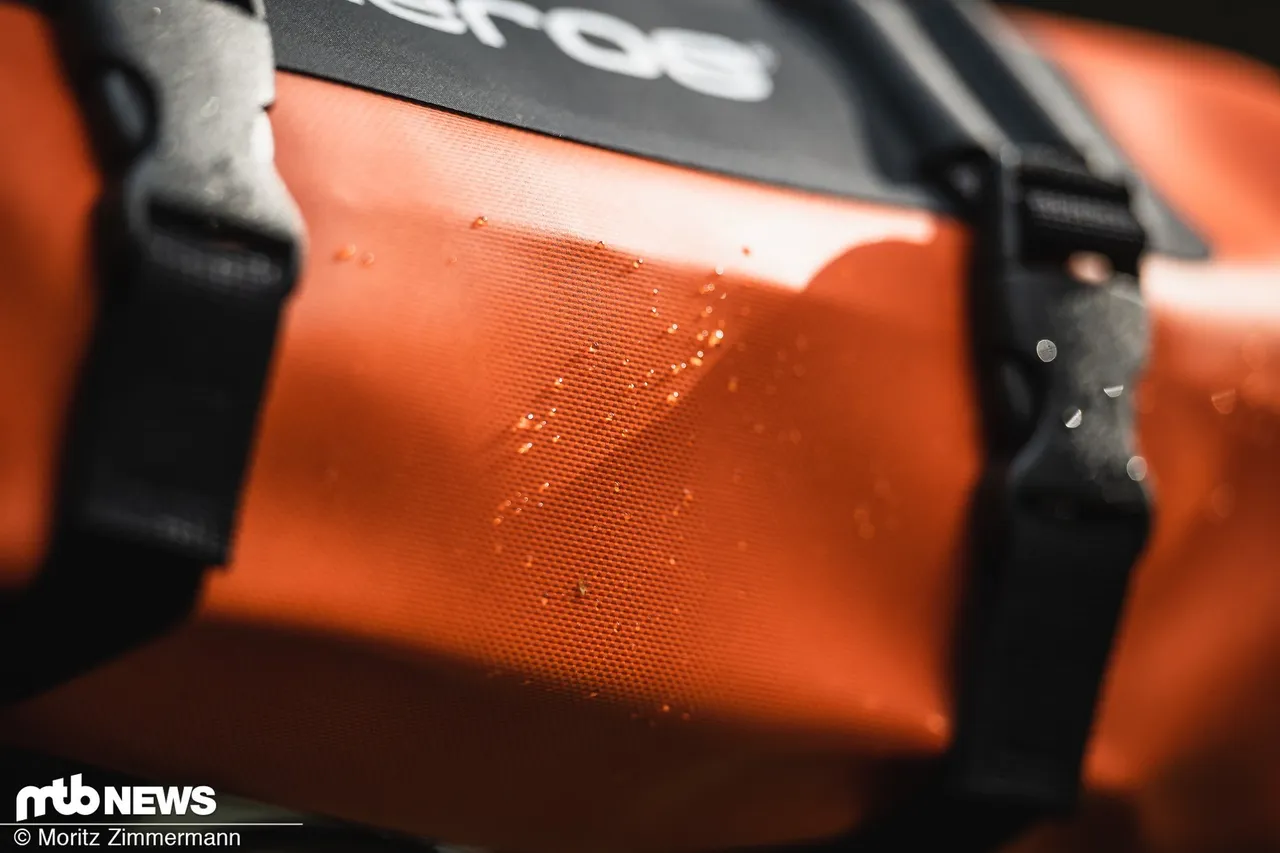 EMTB aeroe handlebar bags waterproof
