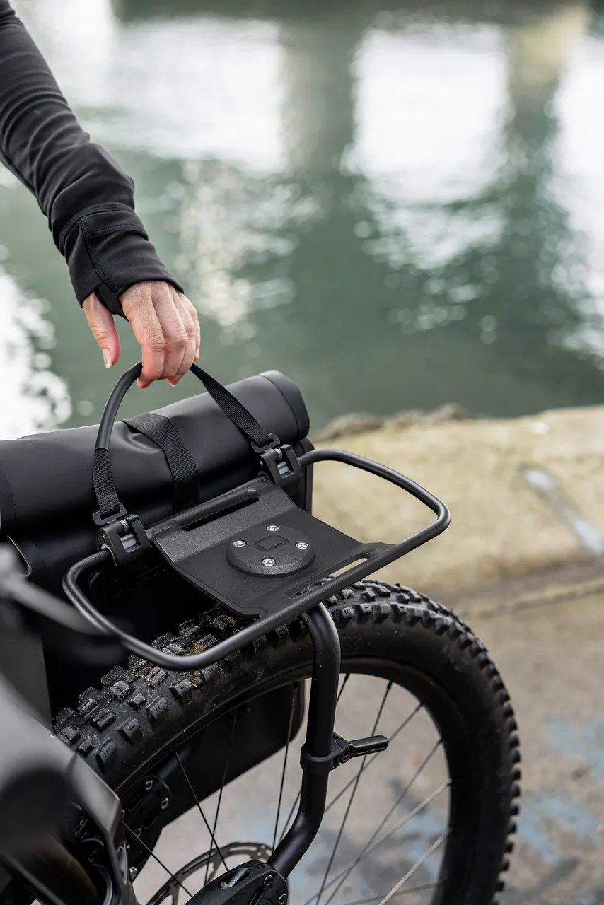 aeroe pannier rack and bag