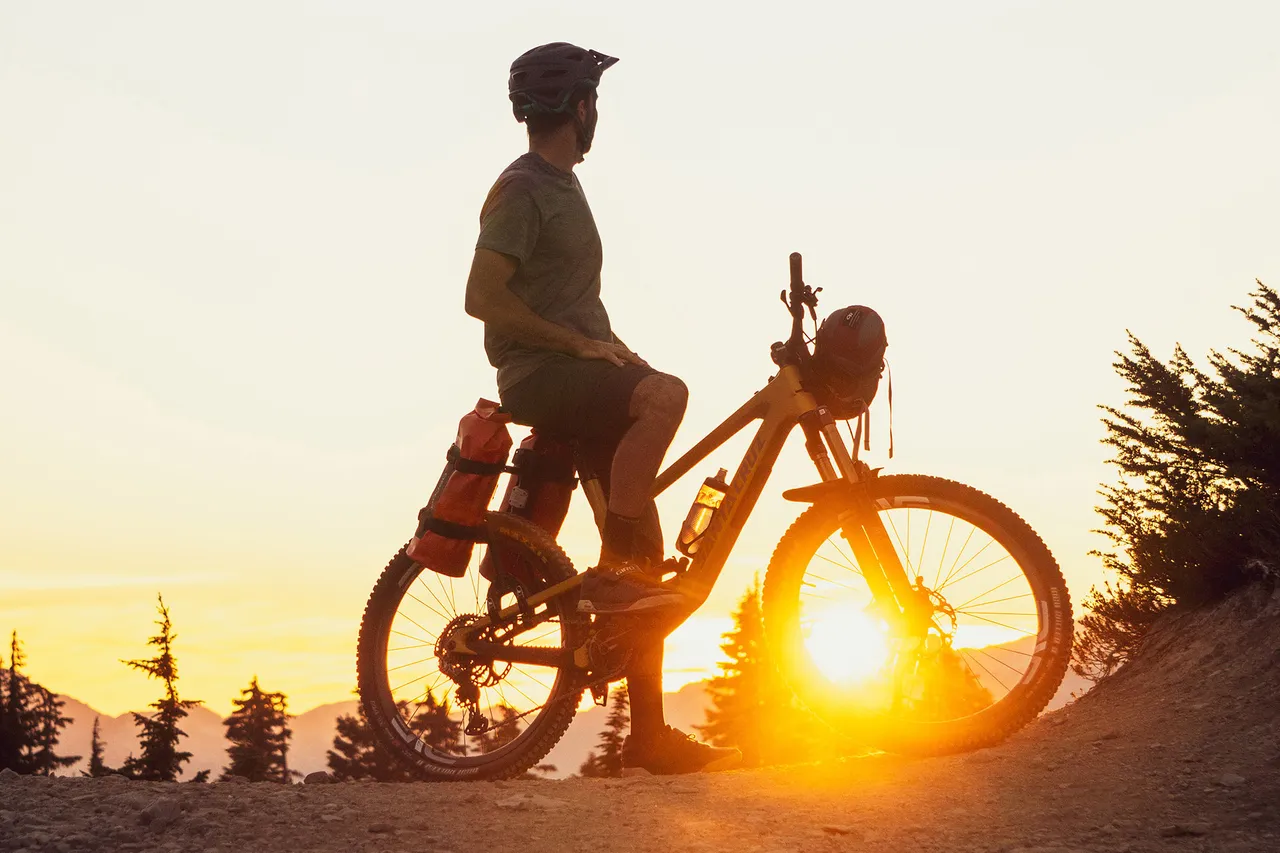 spider_rear_rack_lifestyle_bikepacking