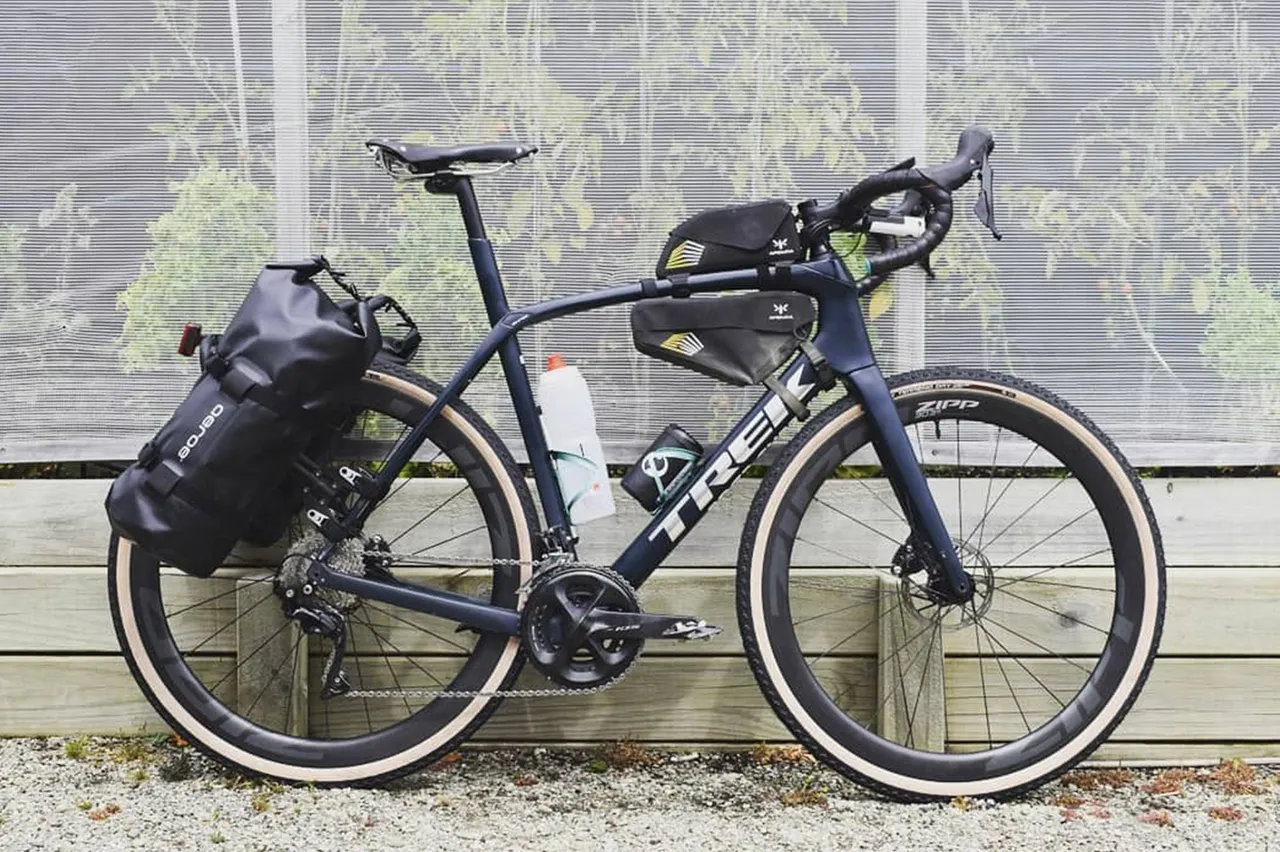 Bike-with-rear-cradles-ifestyle