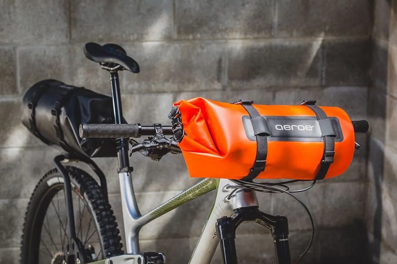 Handlebar-cradle-bags
