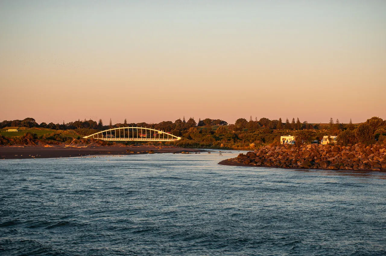Taranaki Content Library - Te Rewa Rewa Bridge and Waiwhakaiho River