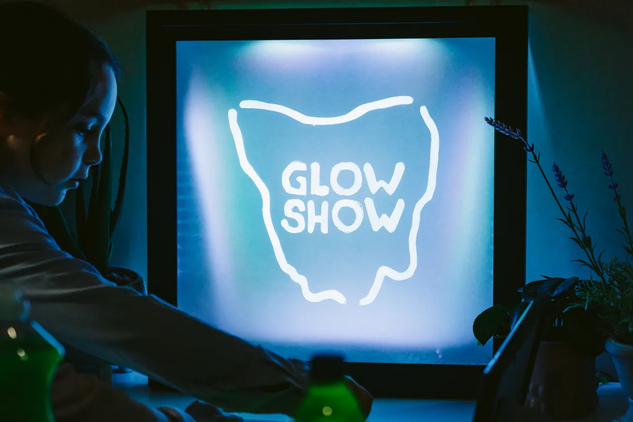 Glow Show at Beaker Street