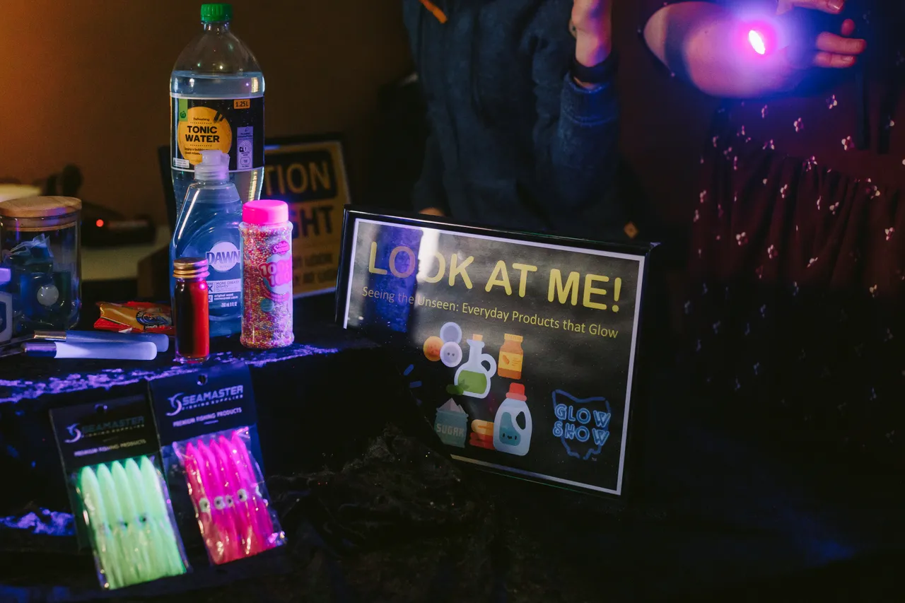 Glow Show at Beaker Street