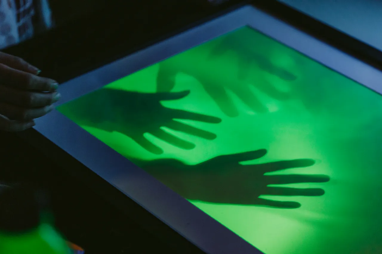 Glow Show at Beaker Street