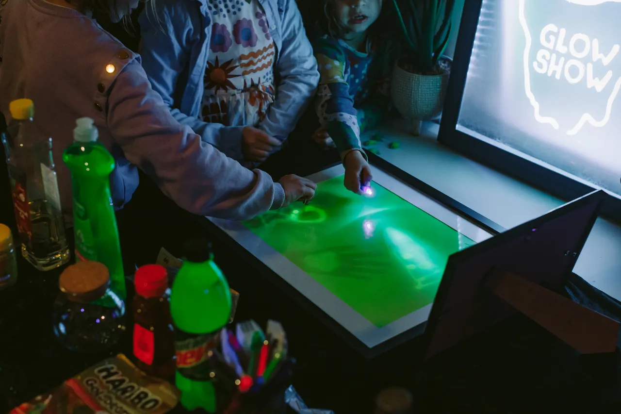 Glow Show at Beaker Street