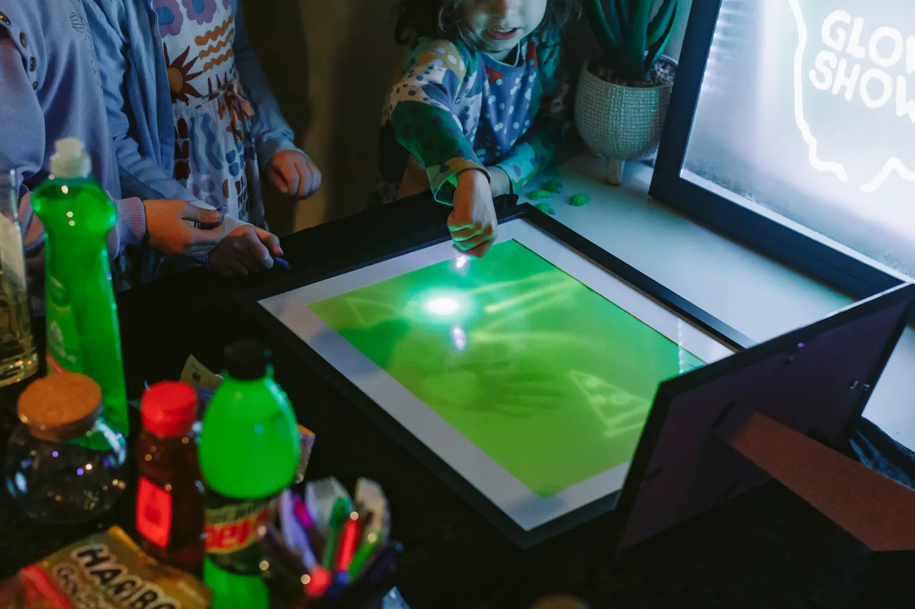 Glow Show at Beaker Street