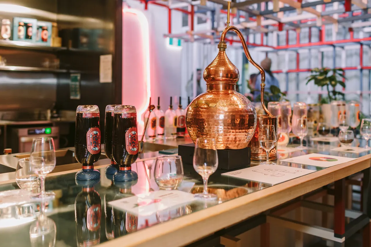 Forty Spotted Gin Bar