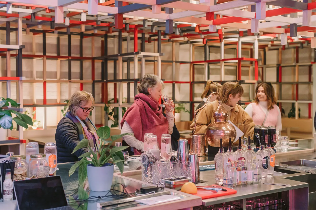 Forty Spotted Gin Bar