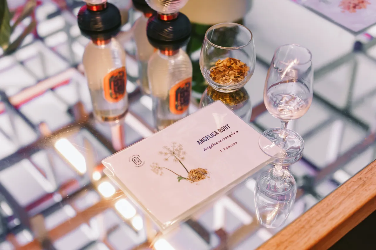 Forty Spotted Gin Bar