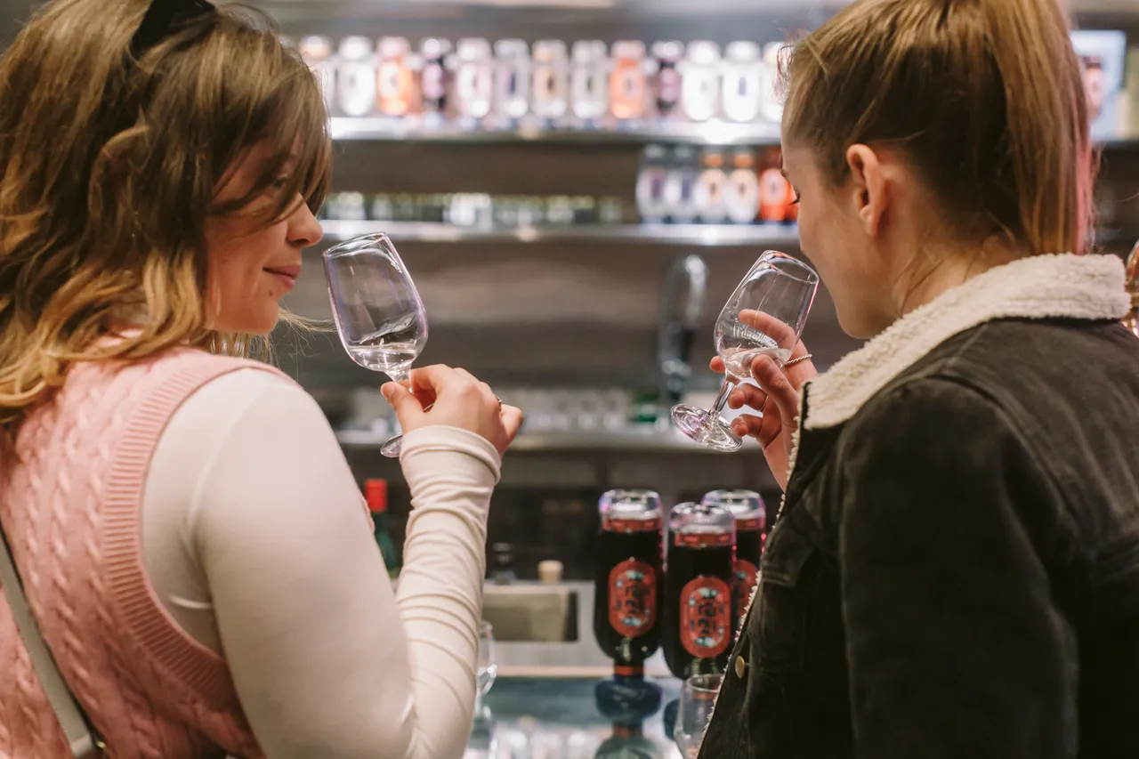 Forty Spotted Gin Bar
