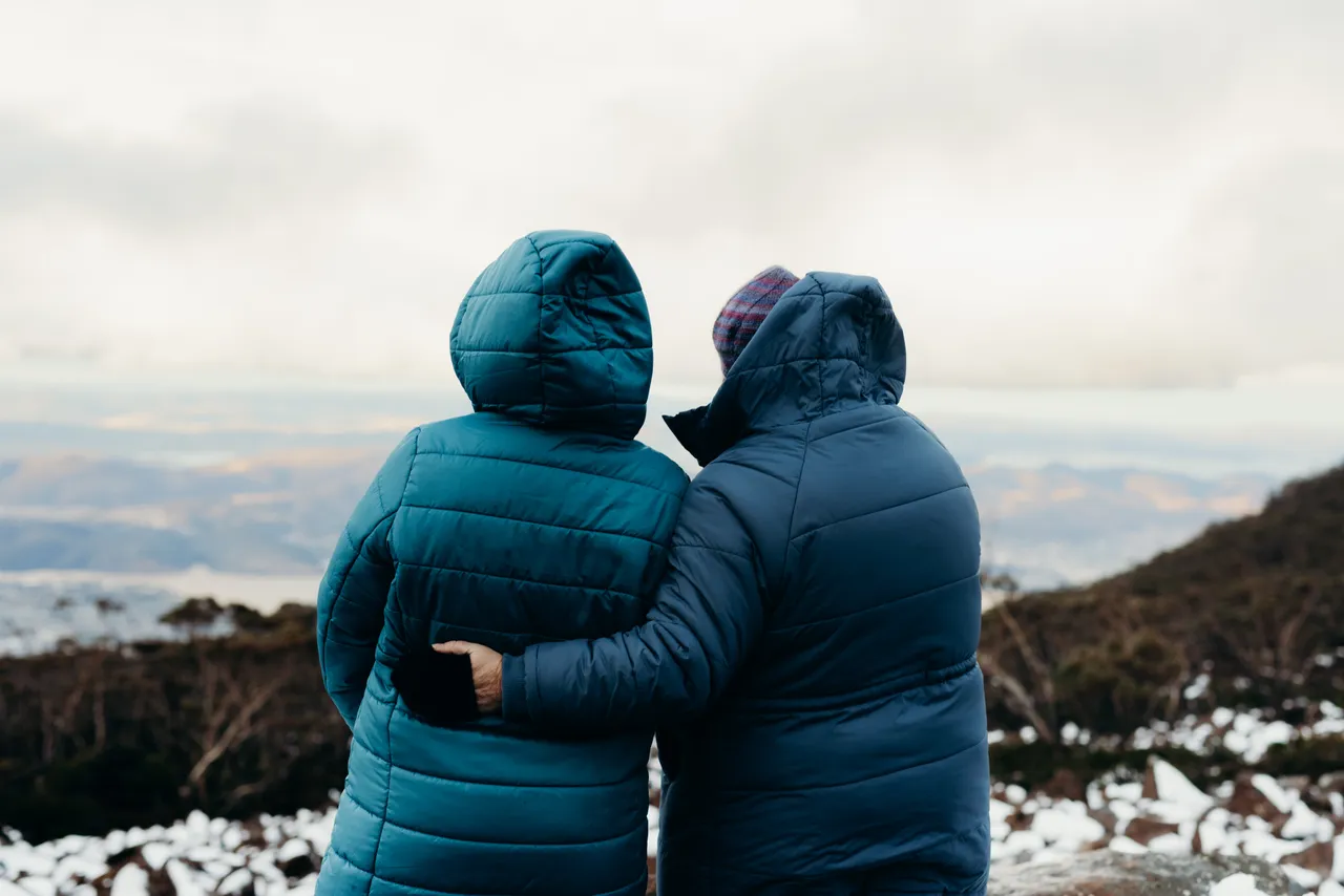 People in snow on kunanyi / Mount Wellington