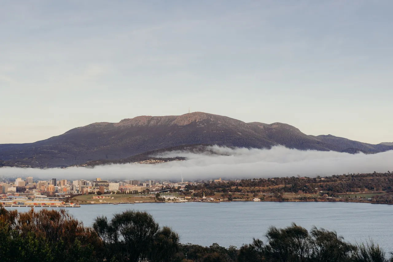 Bridgewater Jerry under kunanyi / Mount Wellington