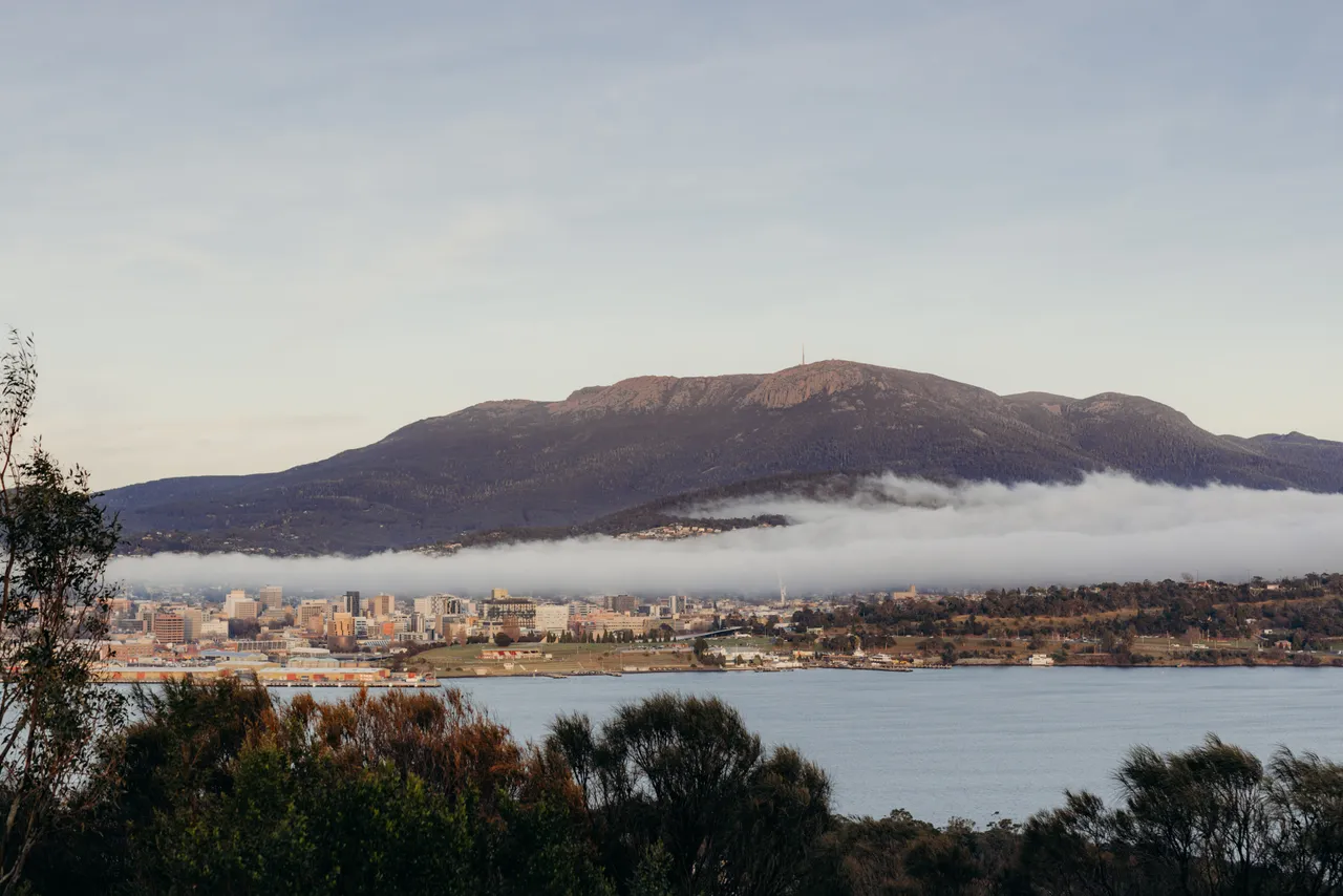 Bridgewater Jerry under kunanyi / Mount Wellington