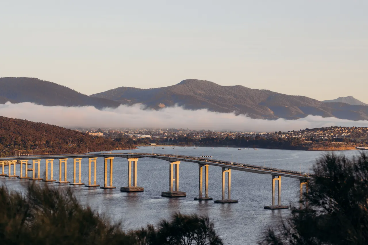 Bridgewater Jerry over Tasman Bridge