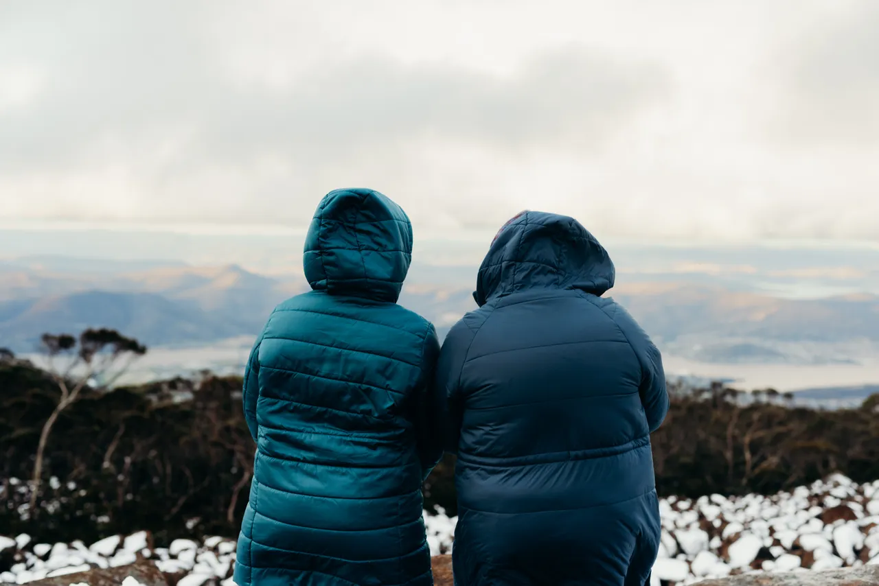 People in snow on kunanyi / Mount Wellington