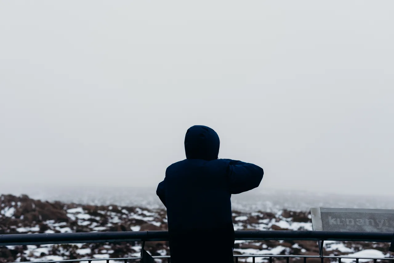 People in snow on kunanyi / Mount Wellington