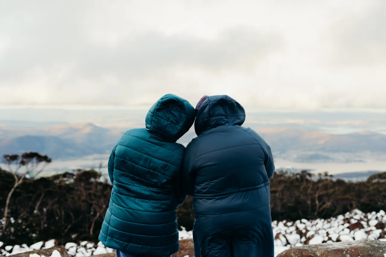 People in snow on kunanyi / Mount Wellington