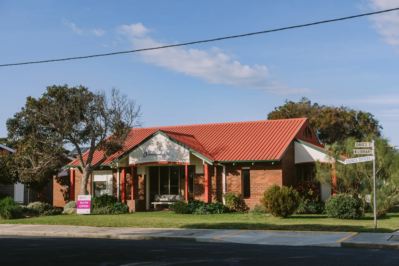 Whitemark Streetscape