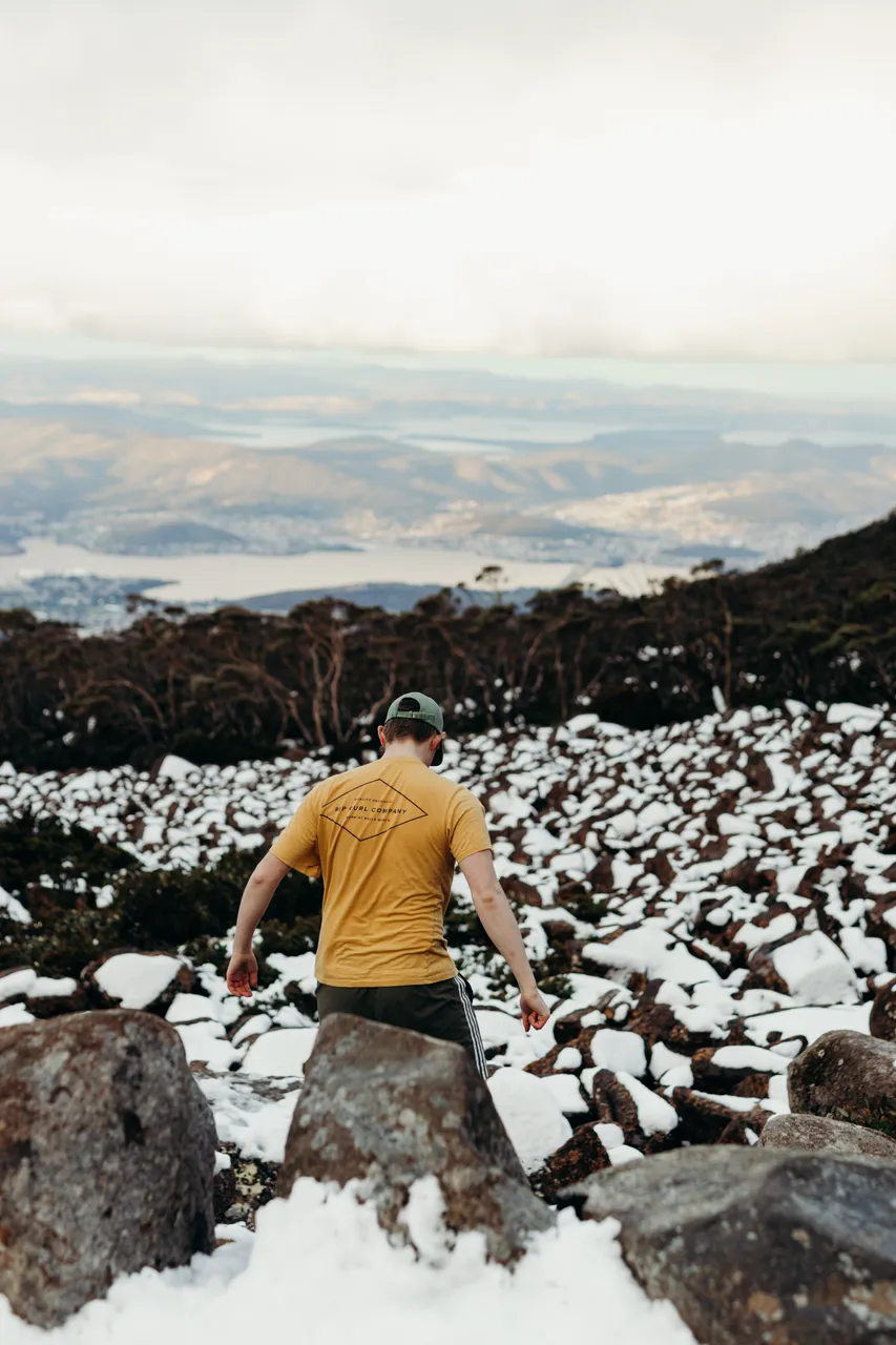 People in snow on kunanyi / Mount Wellington