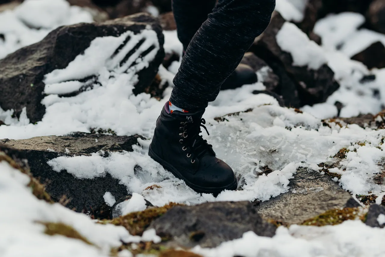People in snow on kunanyi / Mount Wellington