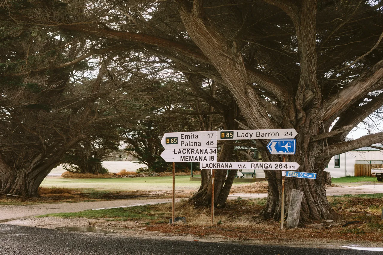 Flinders Island Road Sign